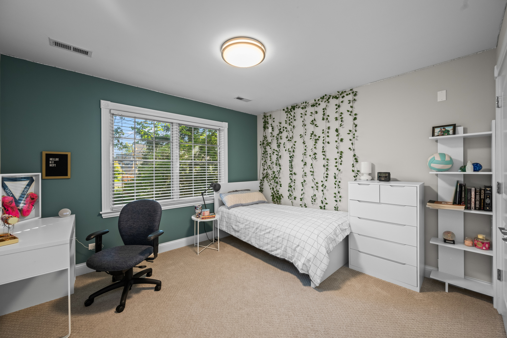 1251 N Chicago Avenue