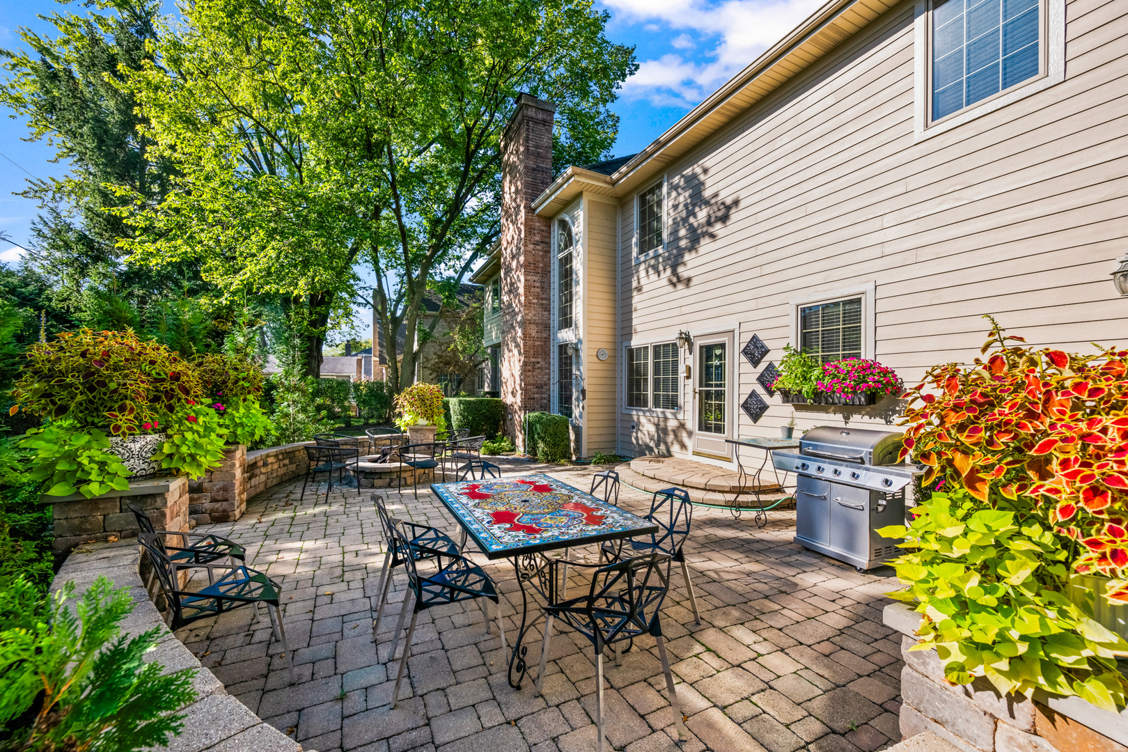 1251 N Chicago Avenue