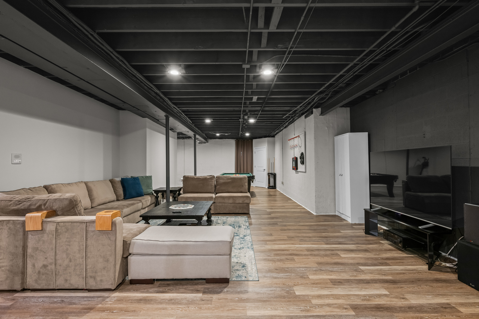 1251 N Chicago Avenue