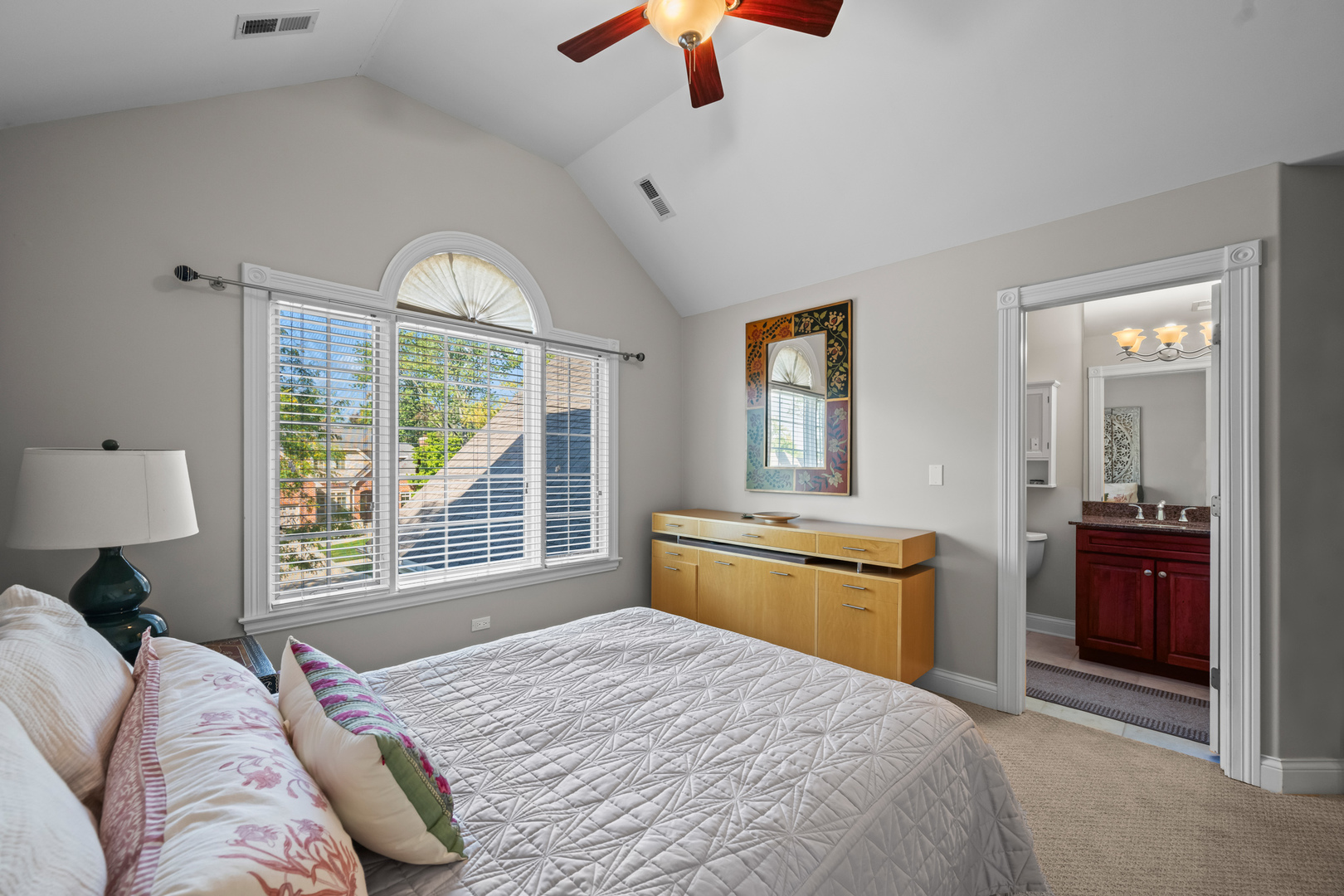 1251 N Chicago Avenue