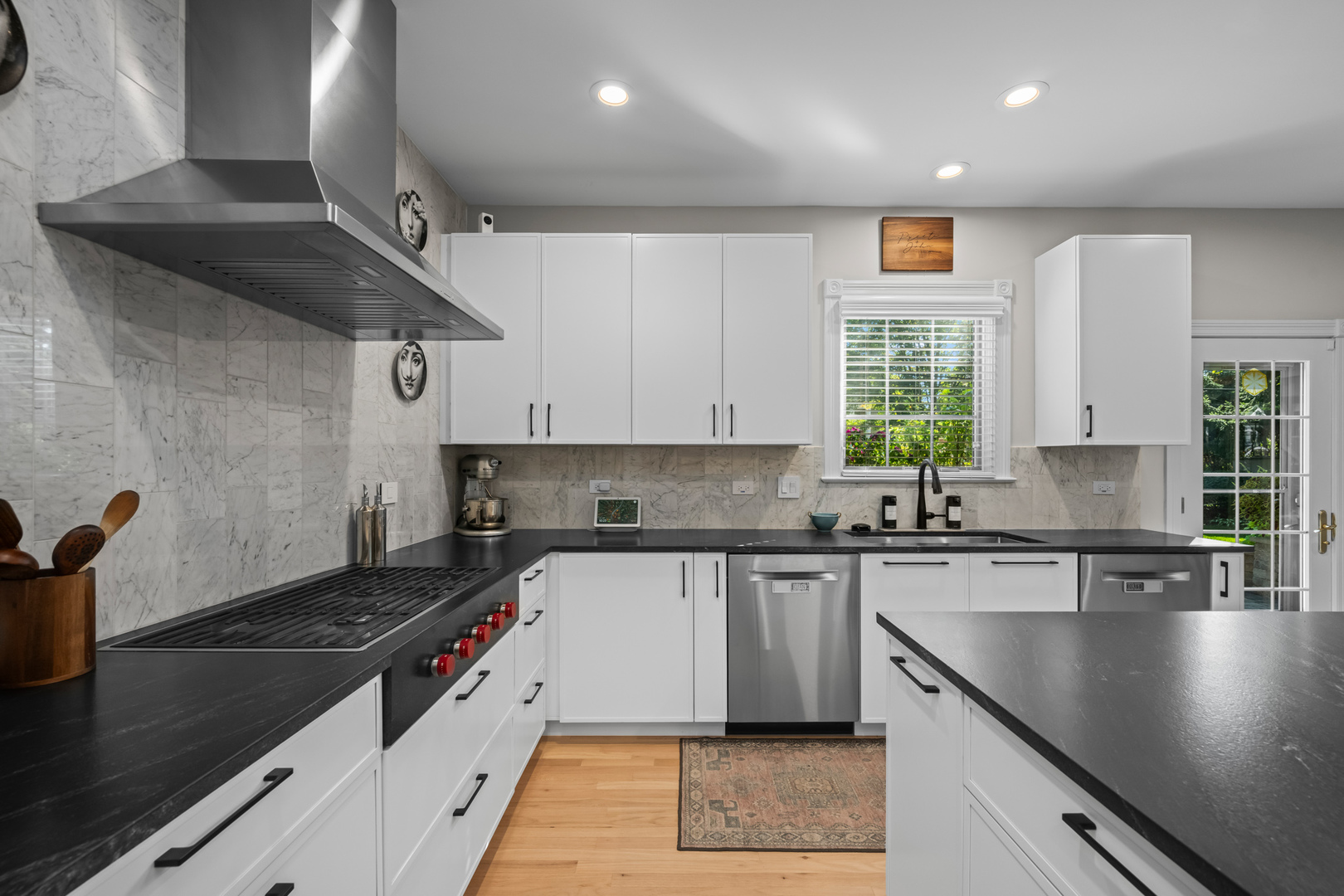 1251 N Chicago Avenue