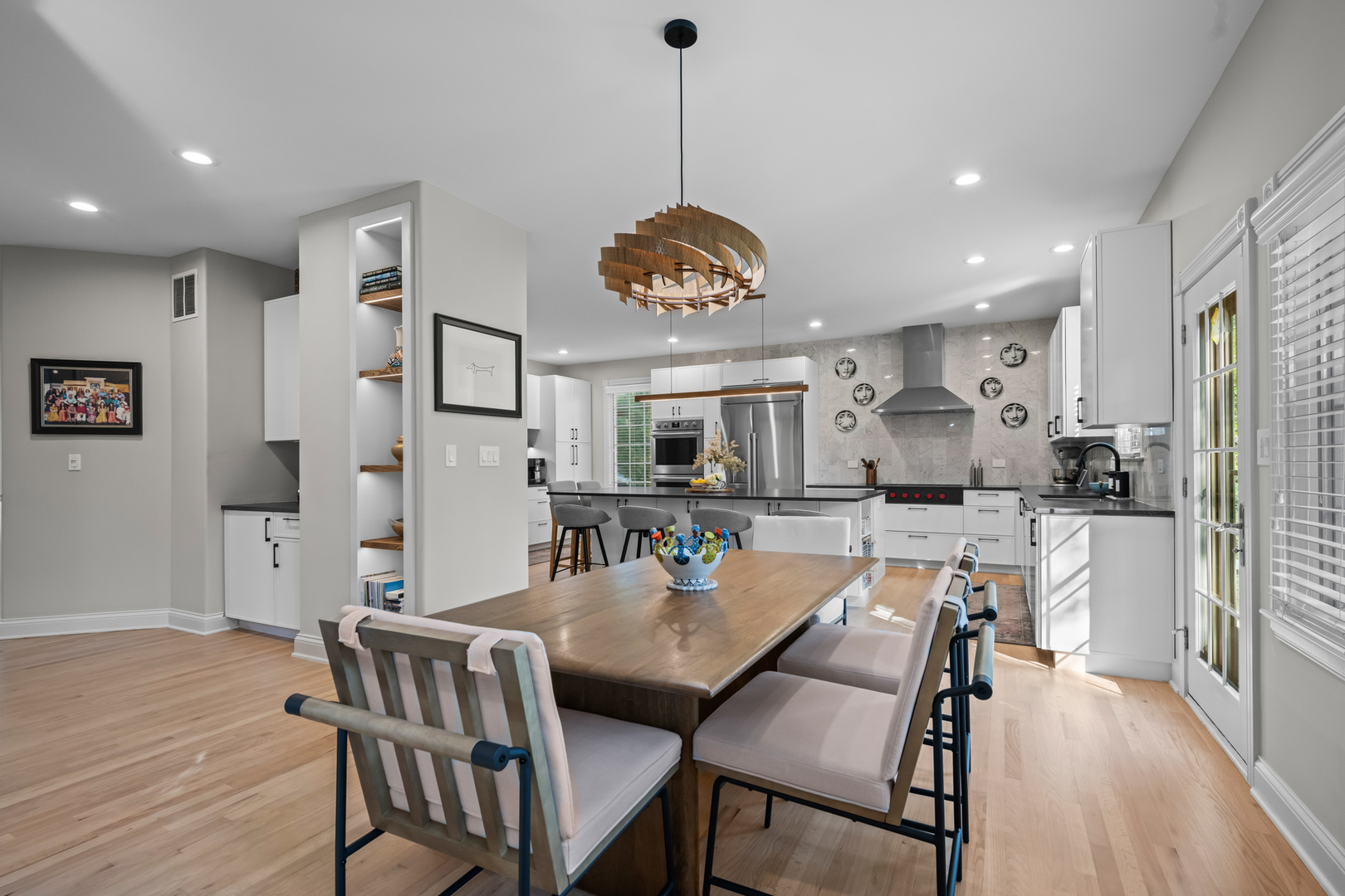 1251 N Chicago Avenue