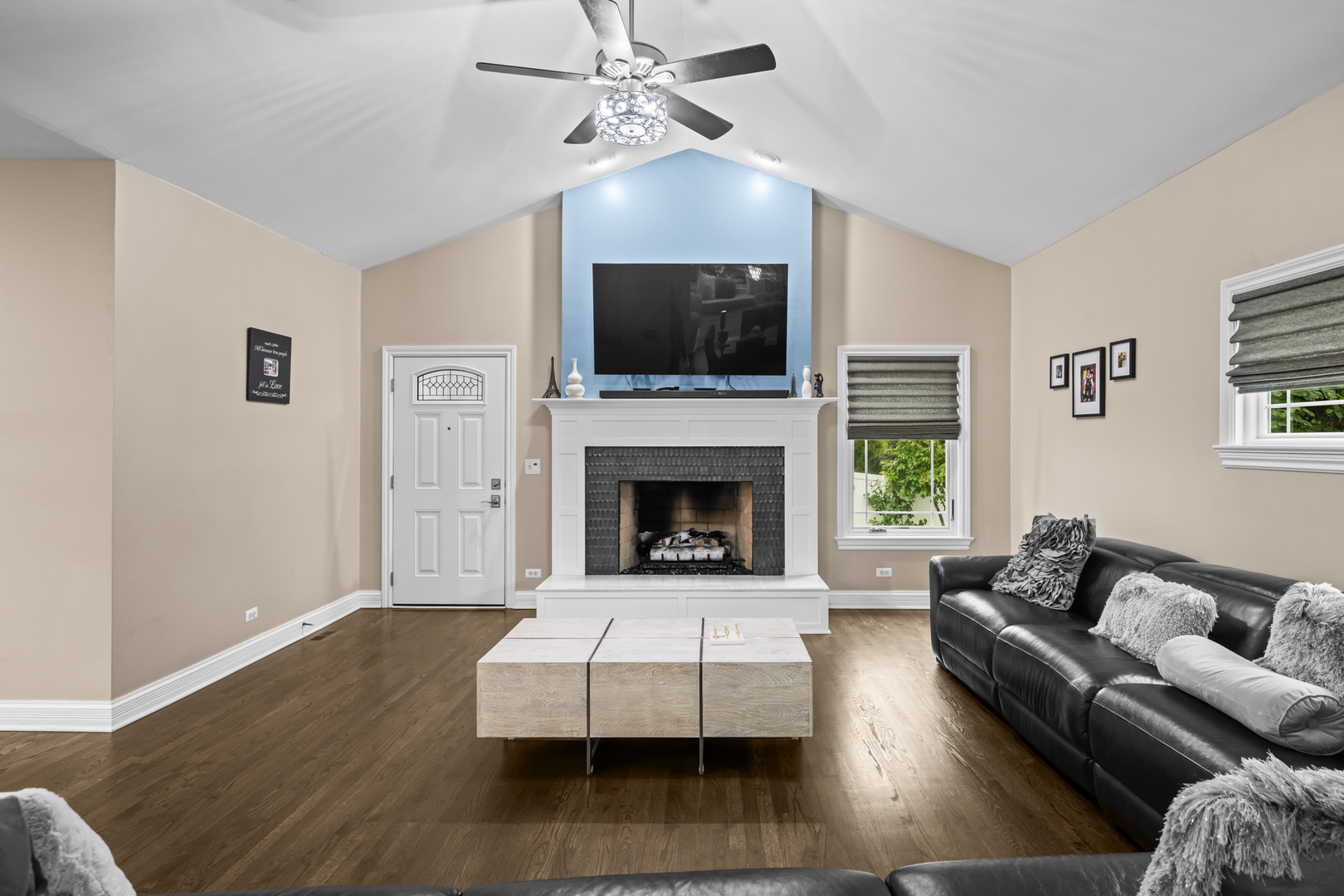 421 W Hawthorne Street