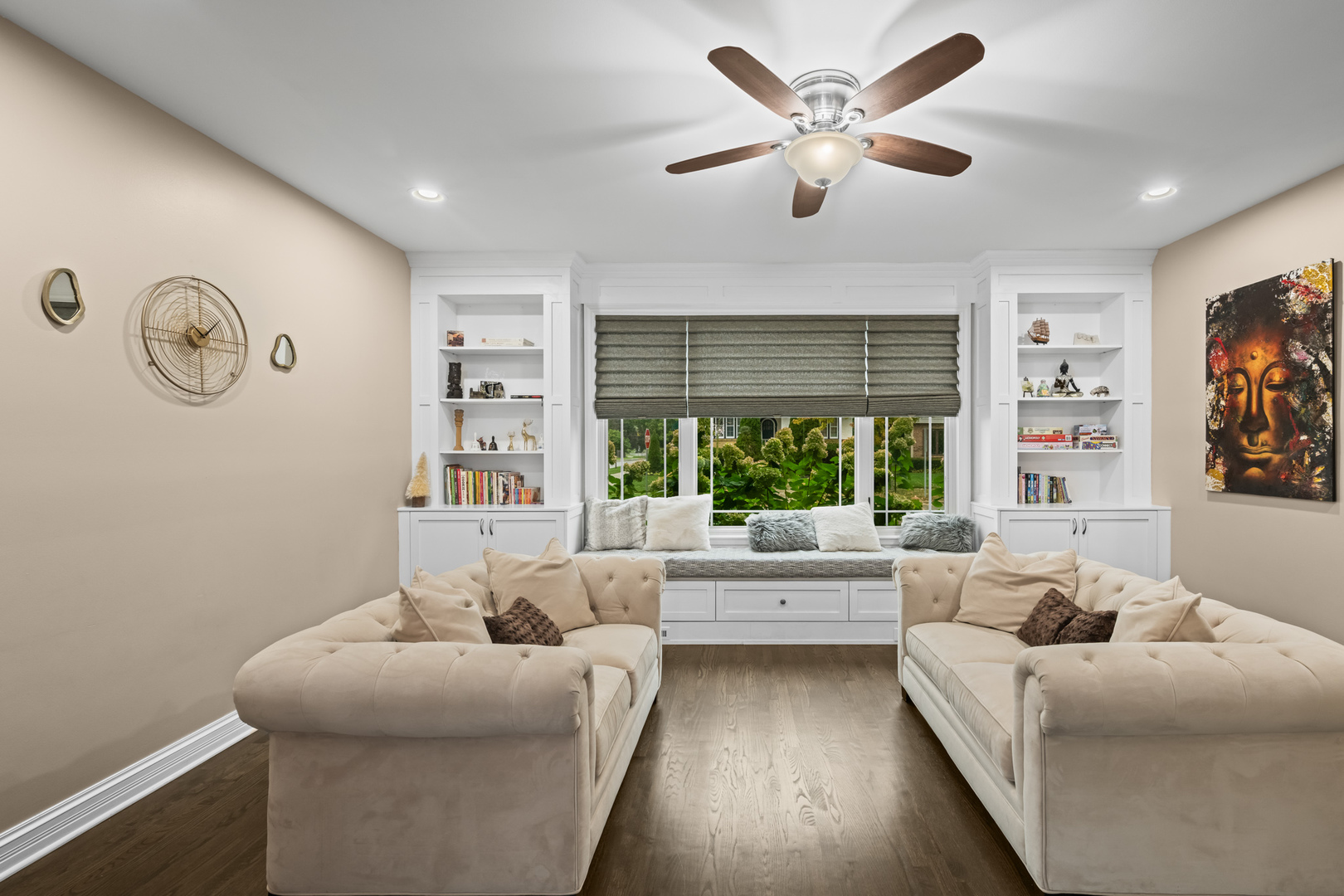 421 W Hawthorne Street