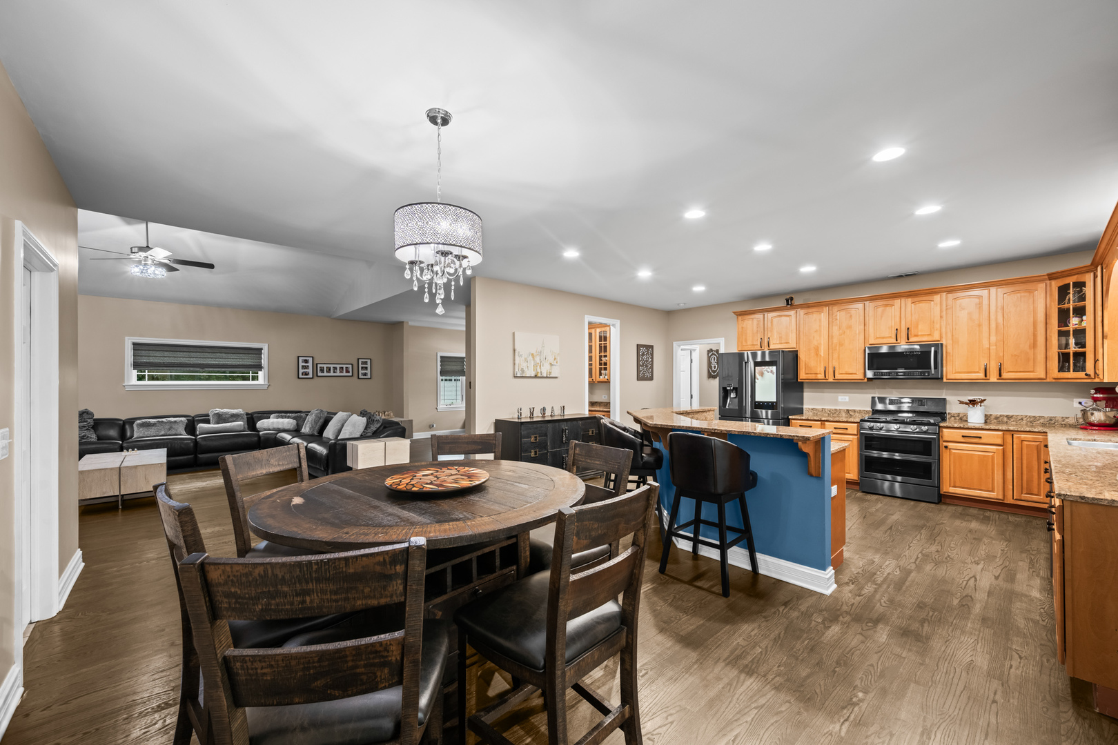 421 W Hawthorne Street