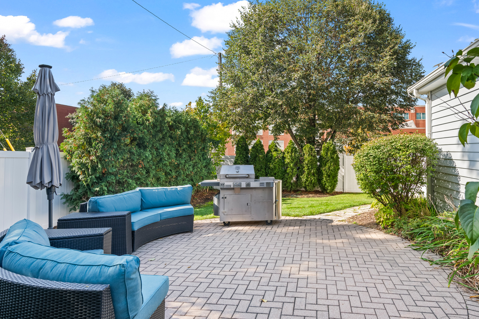 421 W Hawthorne Street