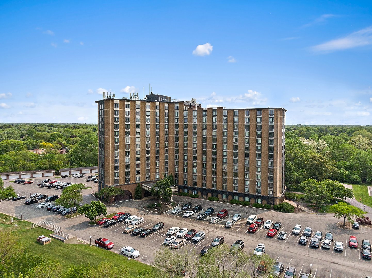 1 Renaissance Place Unit: 3PH