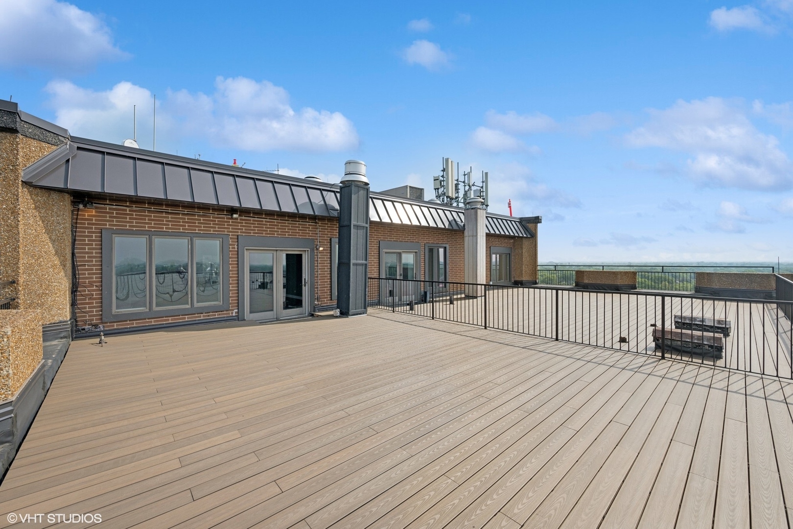 1 Renaissance Place Unit: 3PH