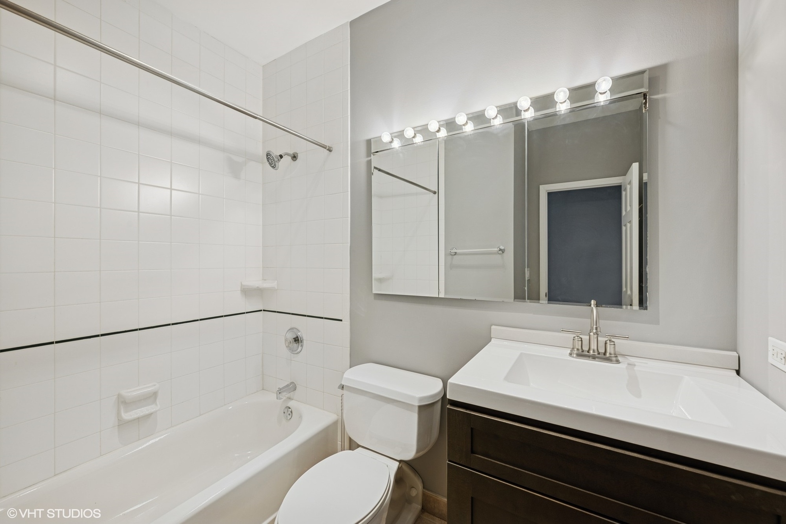 1 Renaissance Place Unit: 3PH