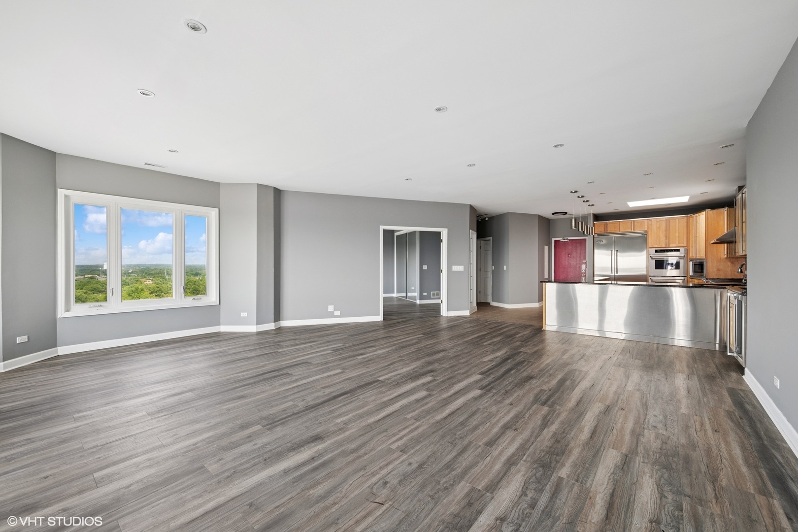 1 Renaissance Place Unit: 3PH