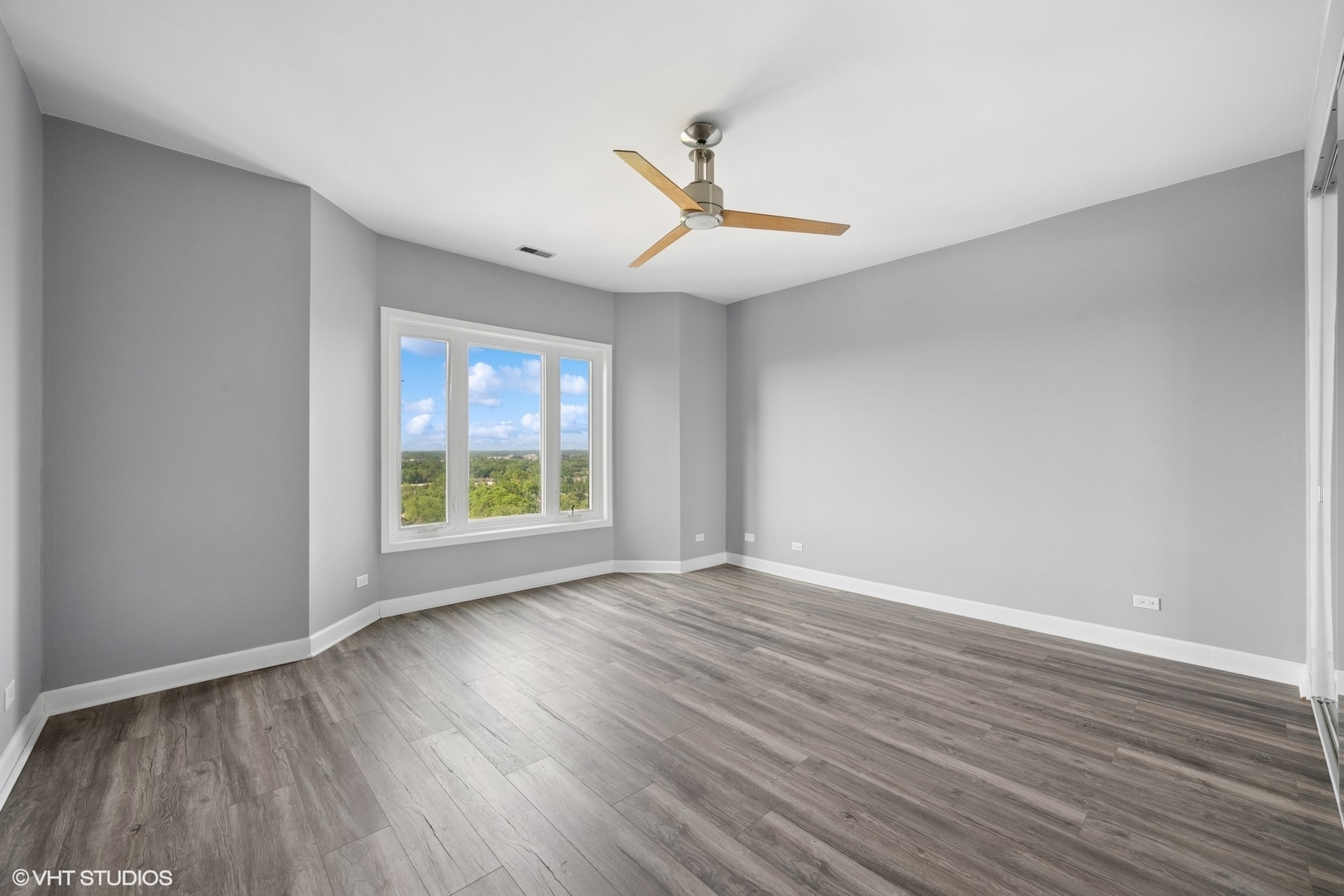 1 Renaissance Place Unit: 3PH