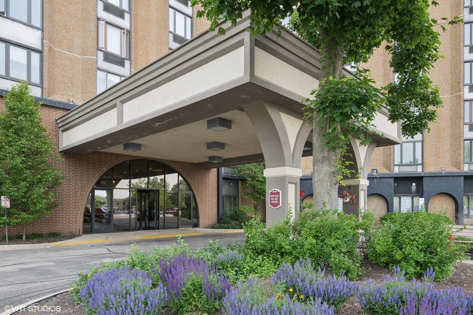 1 Renaissance Place Unit: 3PH