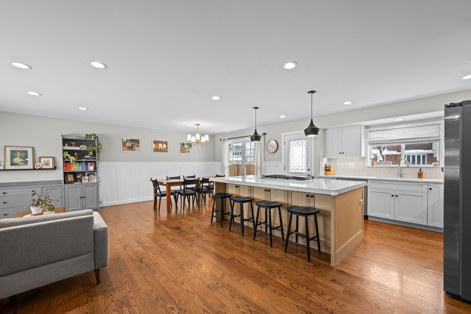 711 E Hackberry Drive