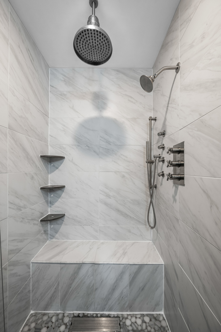 421 W Hawthorne Street