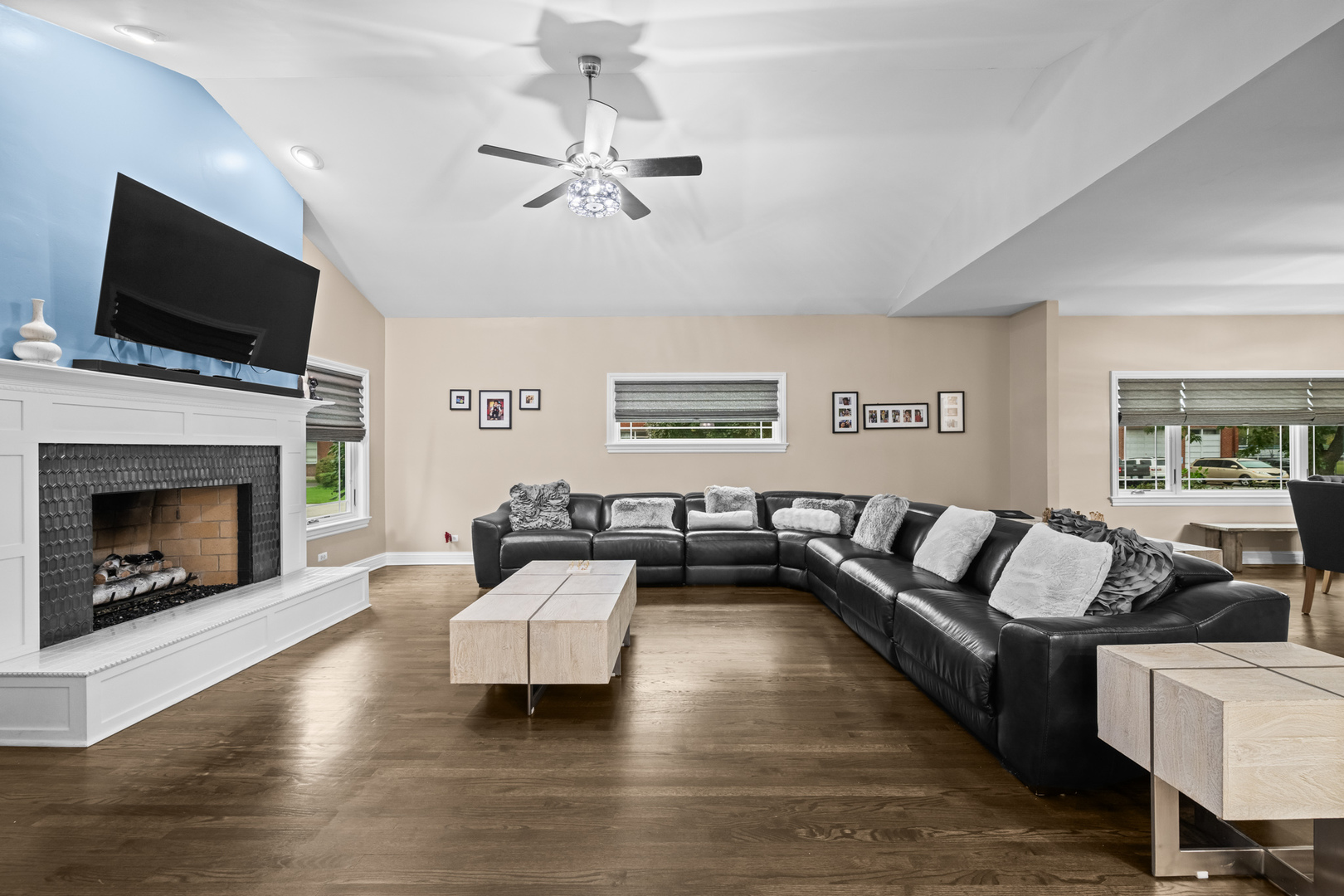 421 W Hawthorne Street