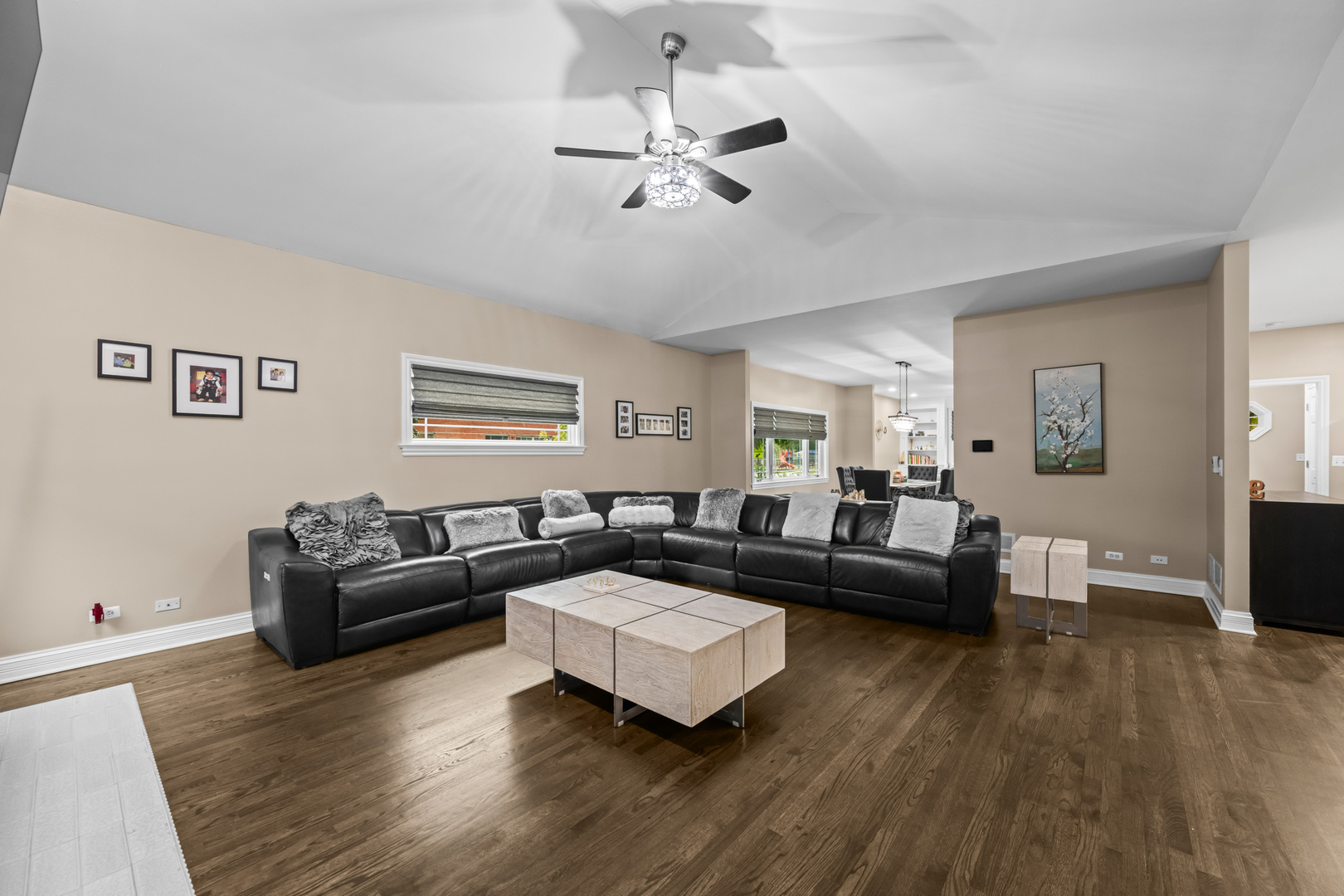 421 W Hawthorne Street