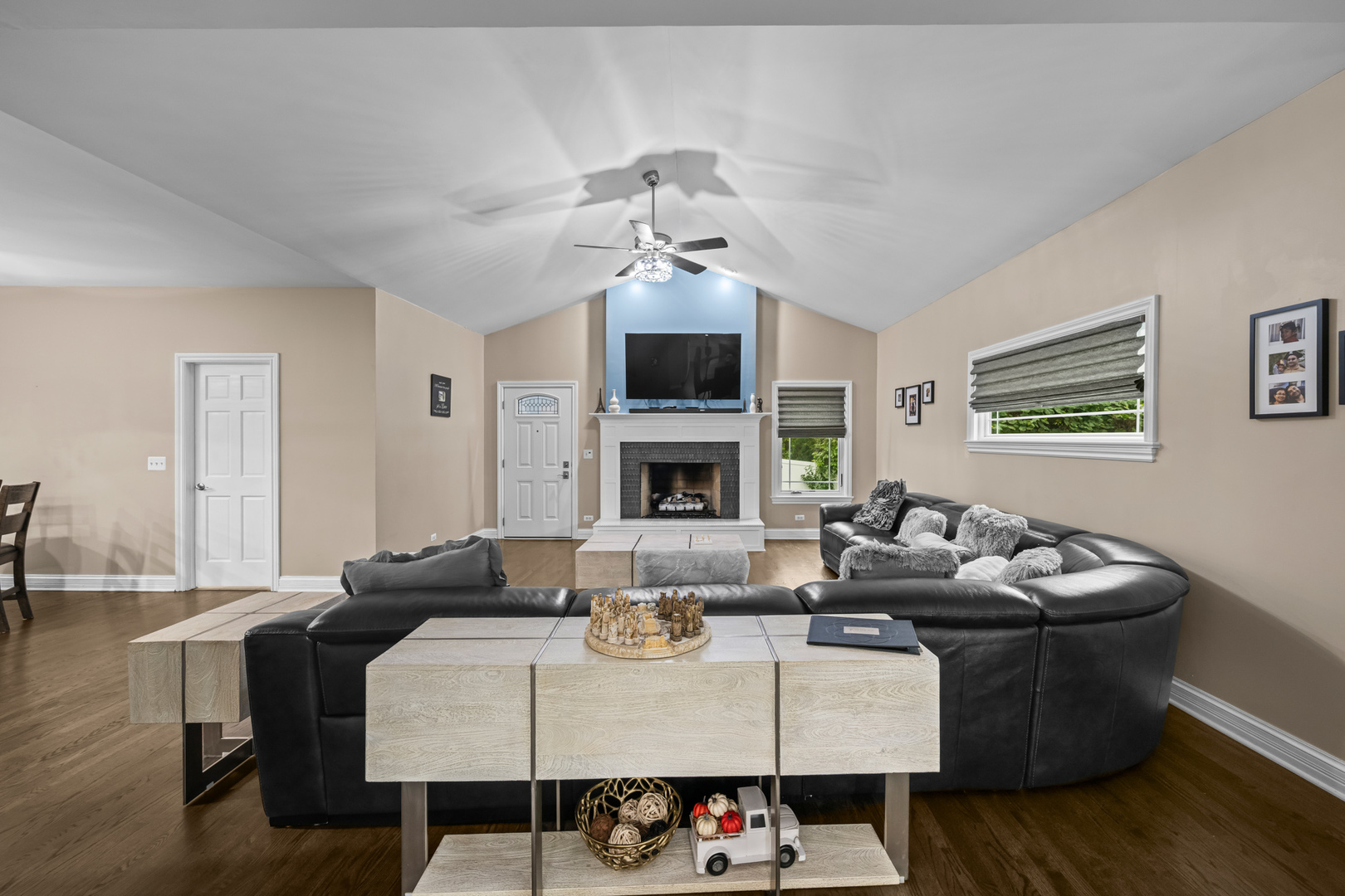 421 W Hawthorne Street