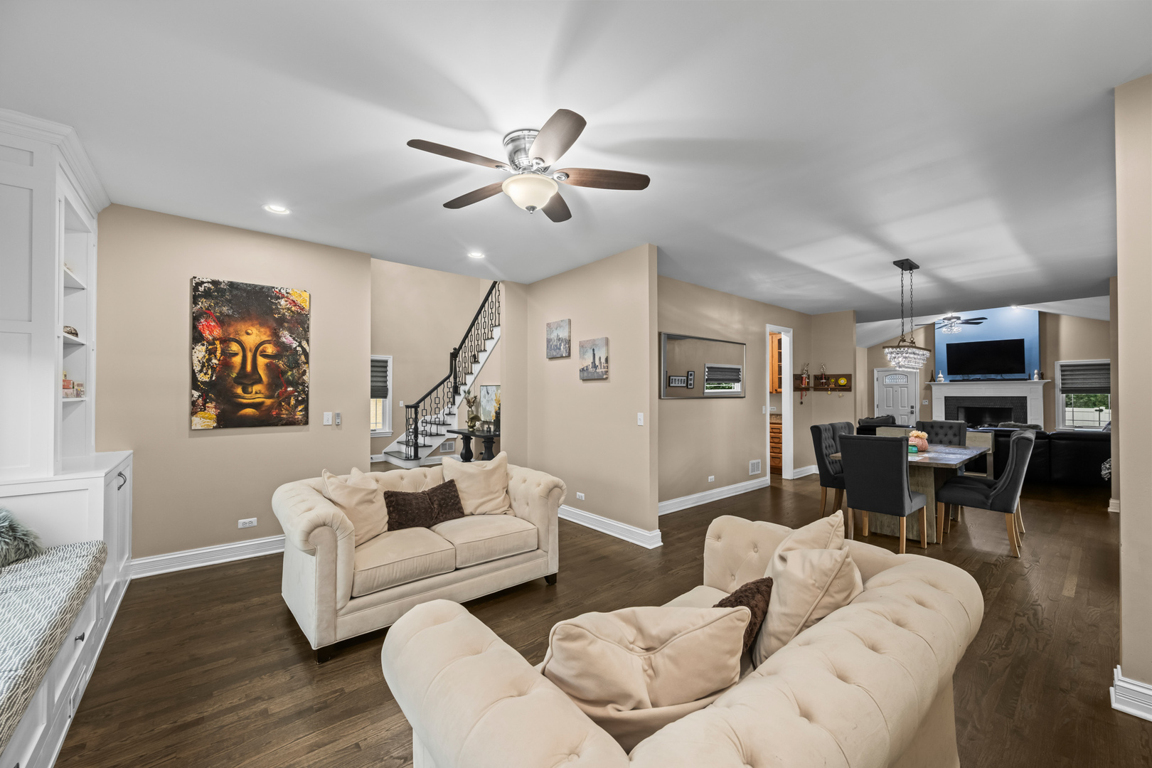 421 W Hawthorne Street