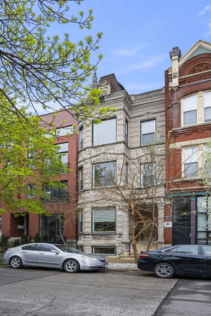 1657 W Huron Street Unit: 2