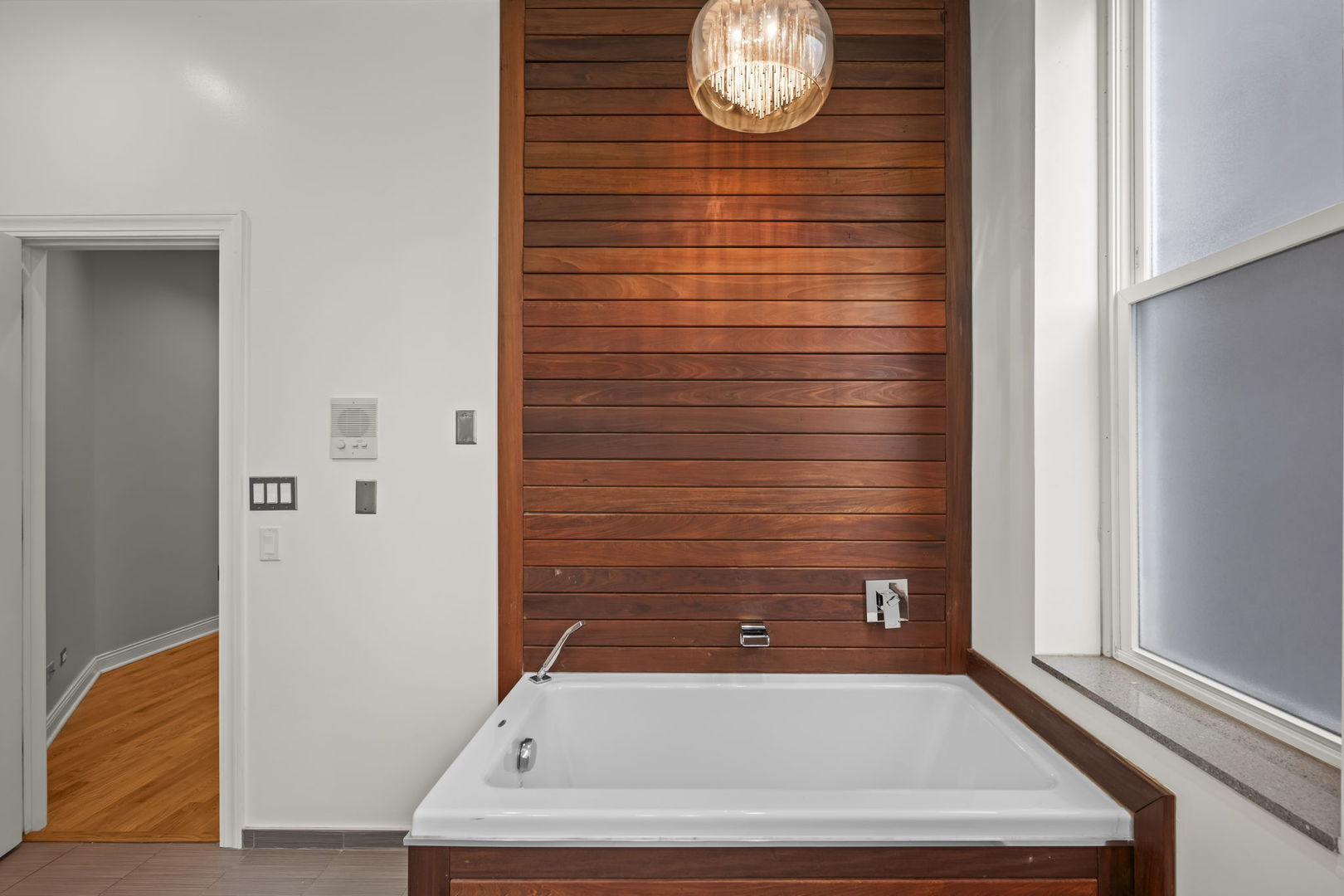 1657 W Huron Street Unit: 2