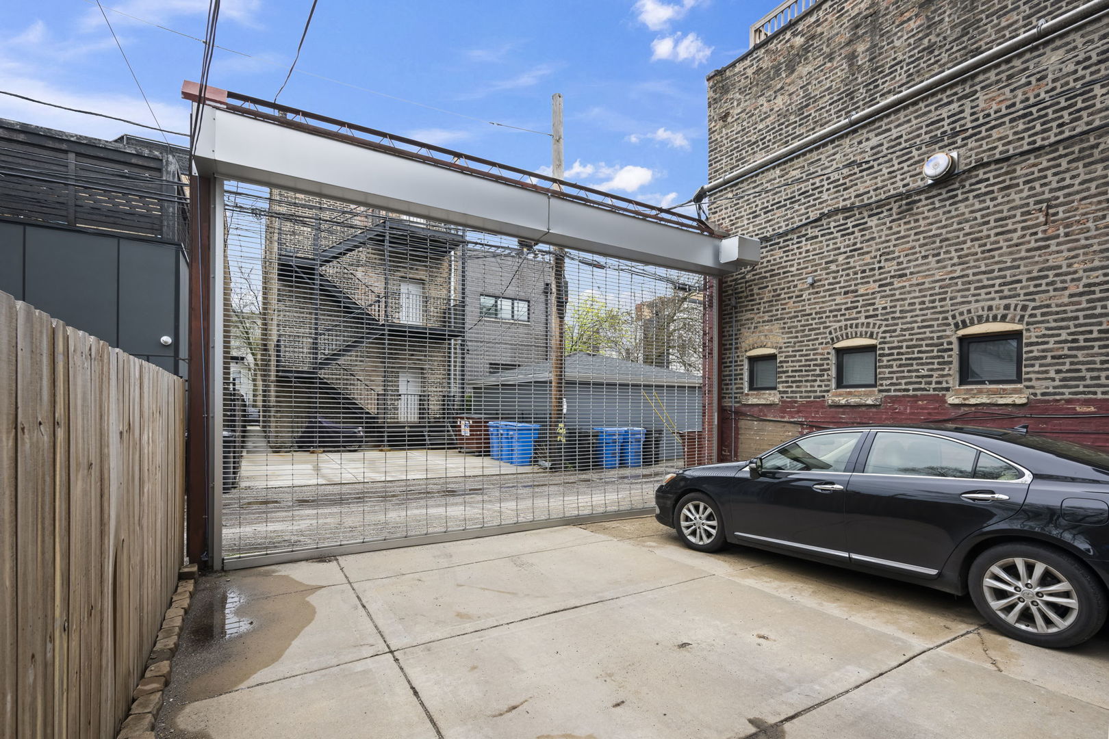 1657 W Huron Street Unit: 2