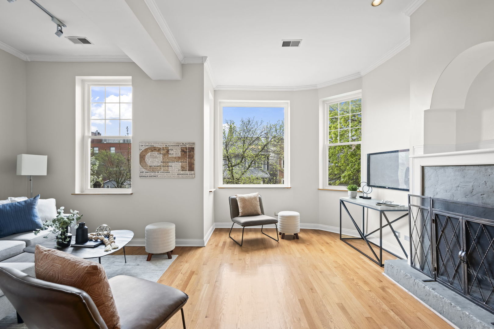 1657 W Huron Street Unit: 2