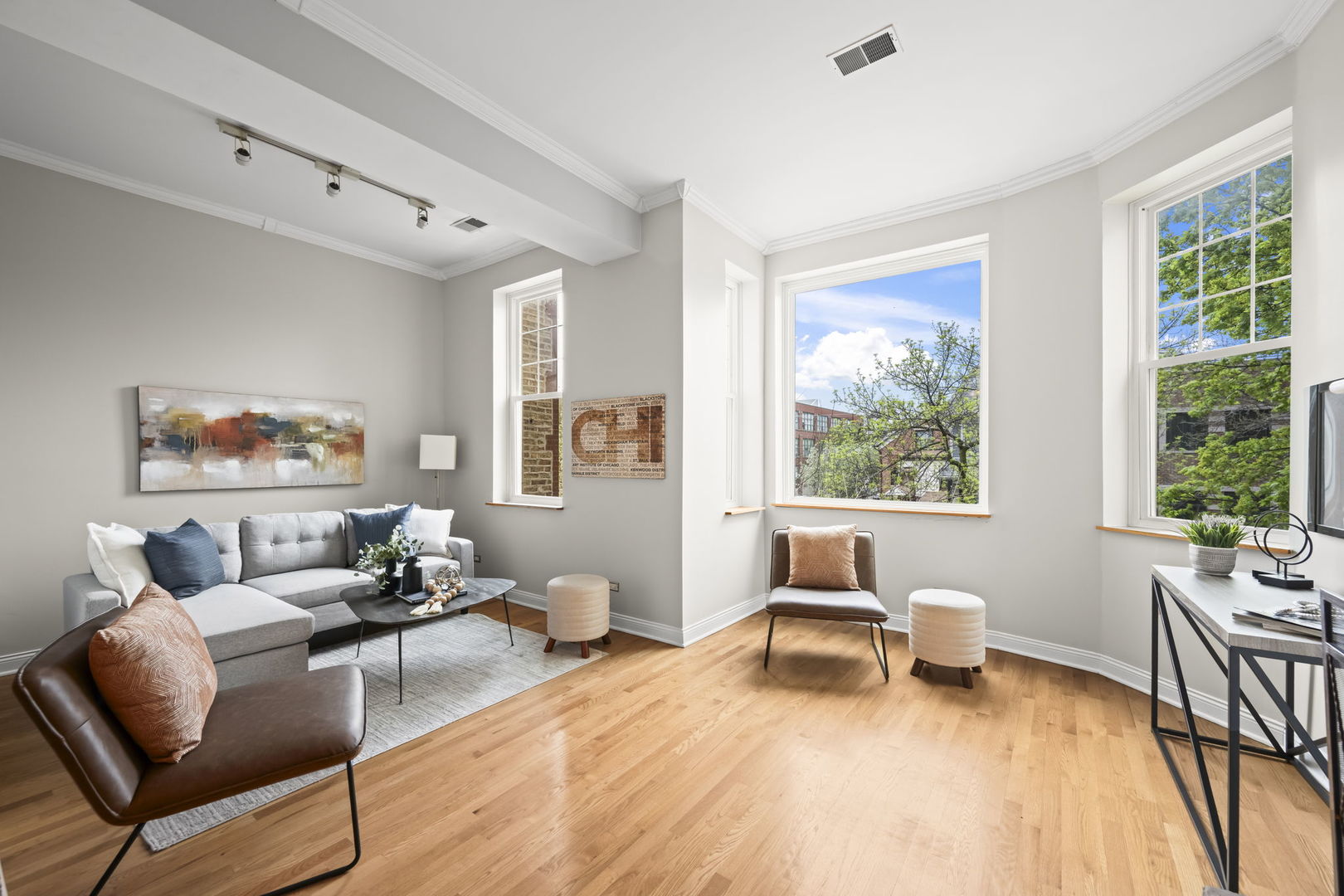 1657 W Huron Street Unit: 2