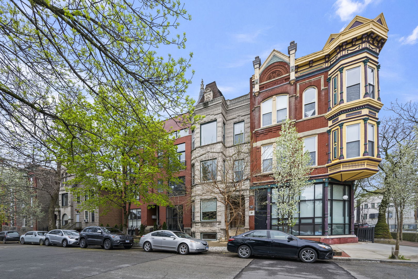 1657 W Huron Street Unit: 2