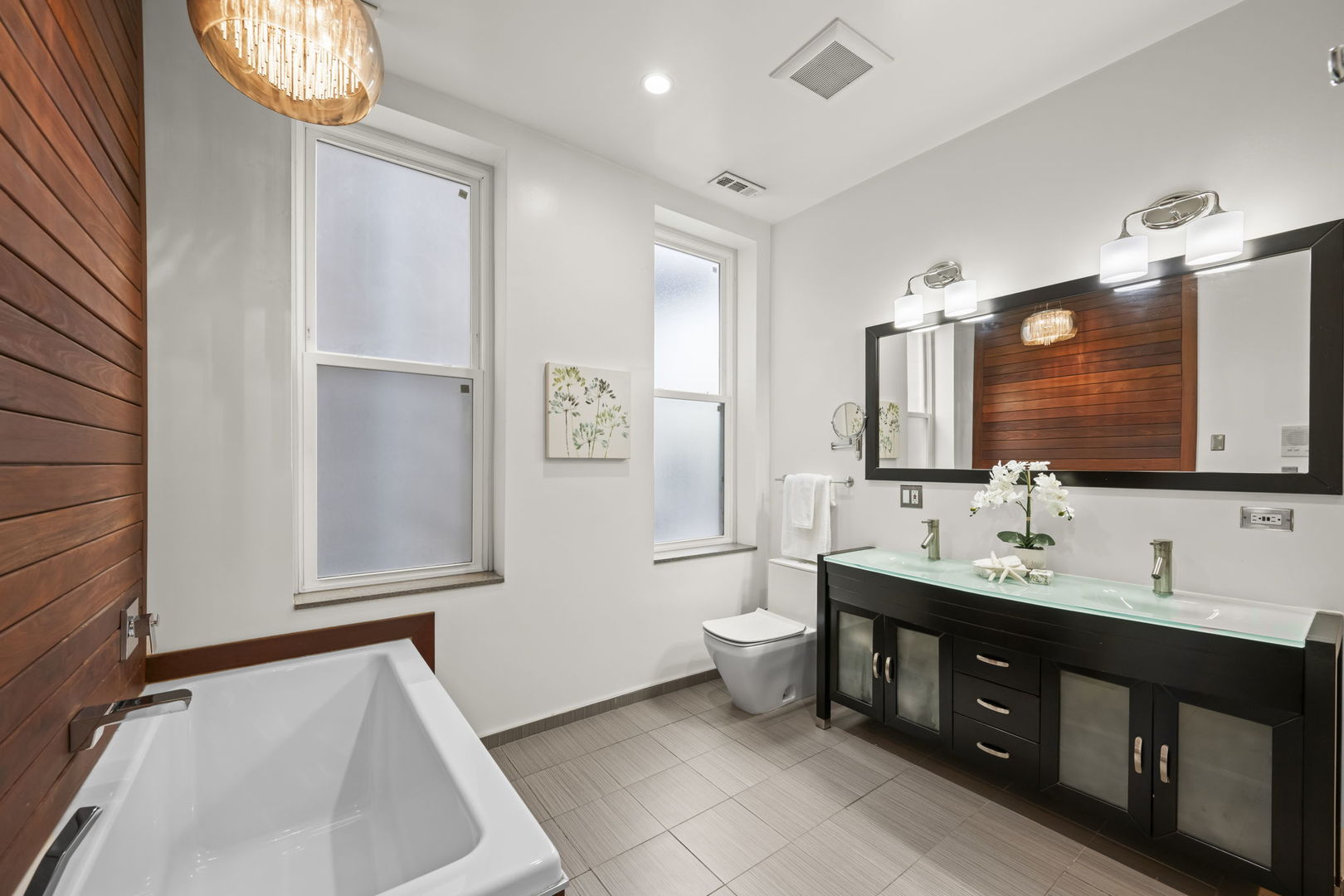 1657 W Huron Street Unit: 2