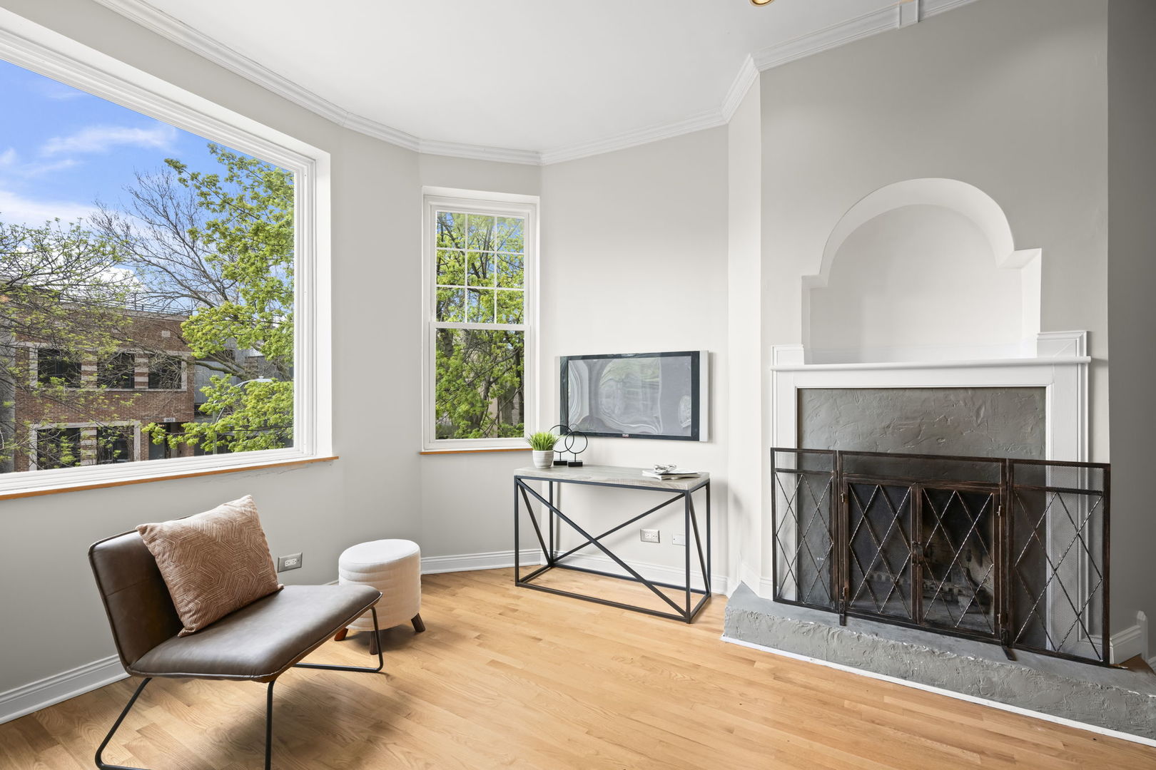 1657 W Huron Street Unit: 2