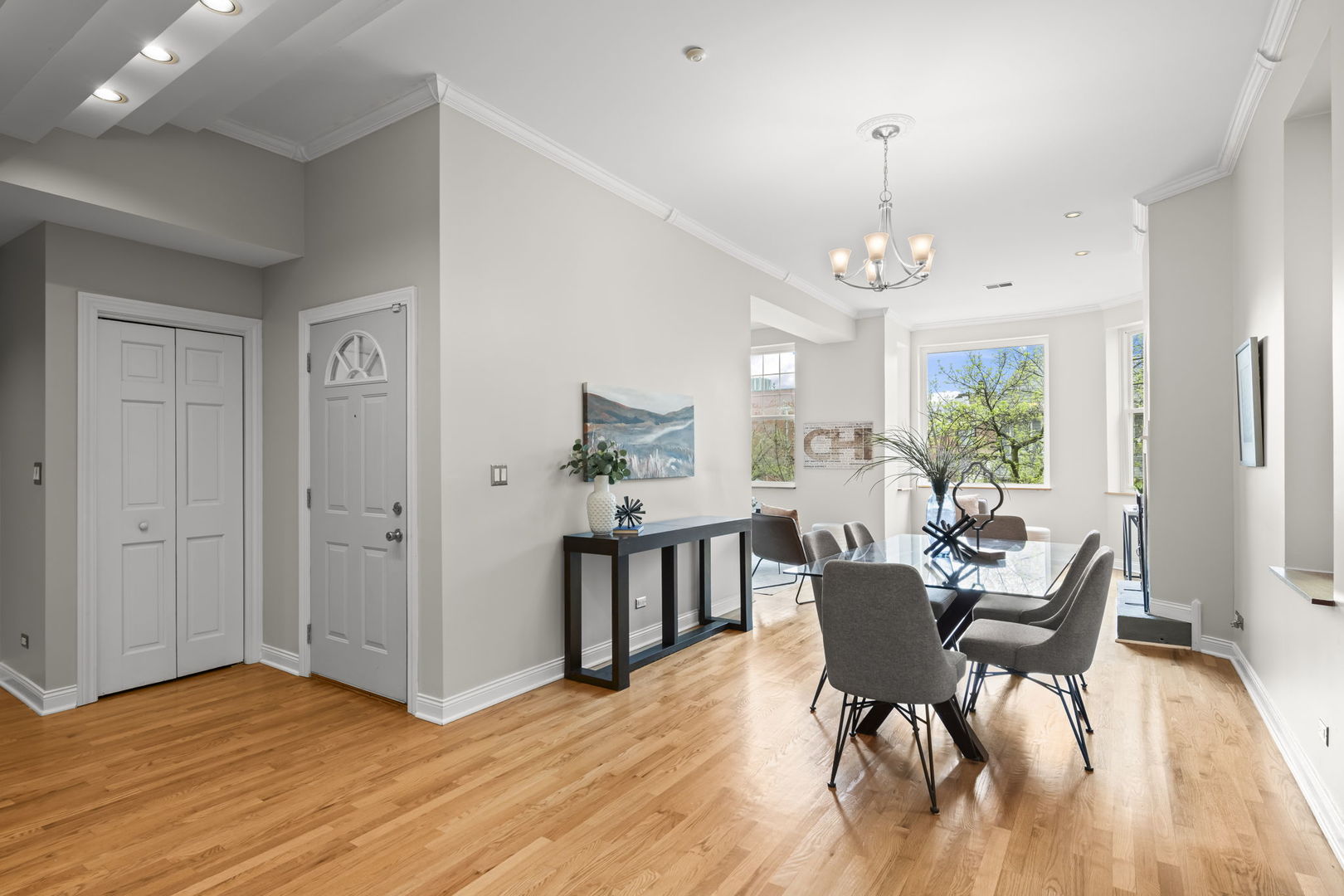1657 W Huron Street Unit: 2