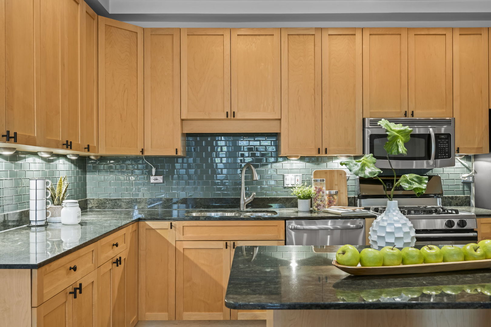 1657 W Huron Street Unit: 2
