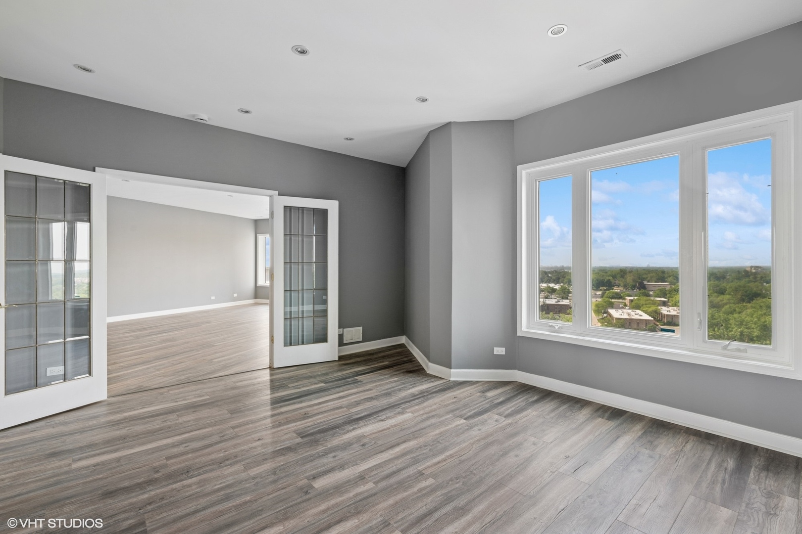 1 Renaissance Place Unit: 3PH