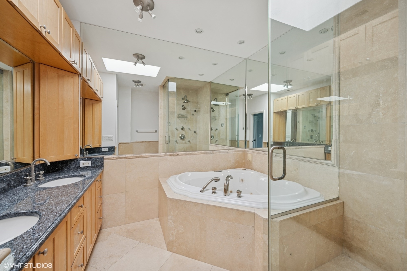 1 Renaissance Place Unit: 3PH