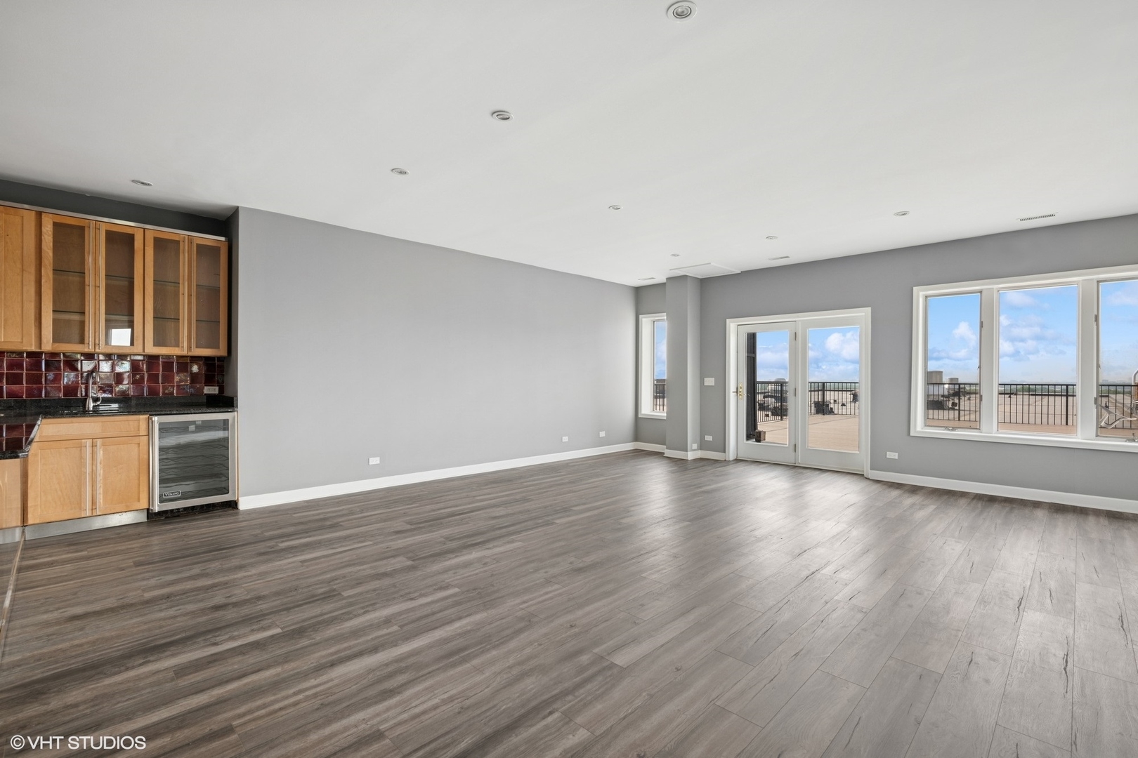 1 Renaissance Place Unit: 3PH