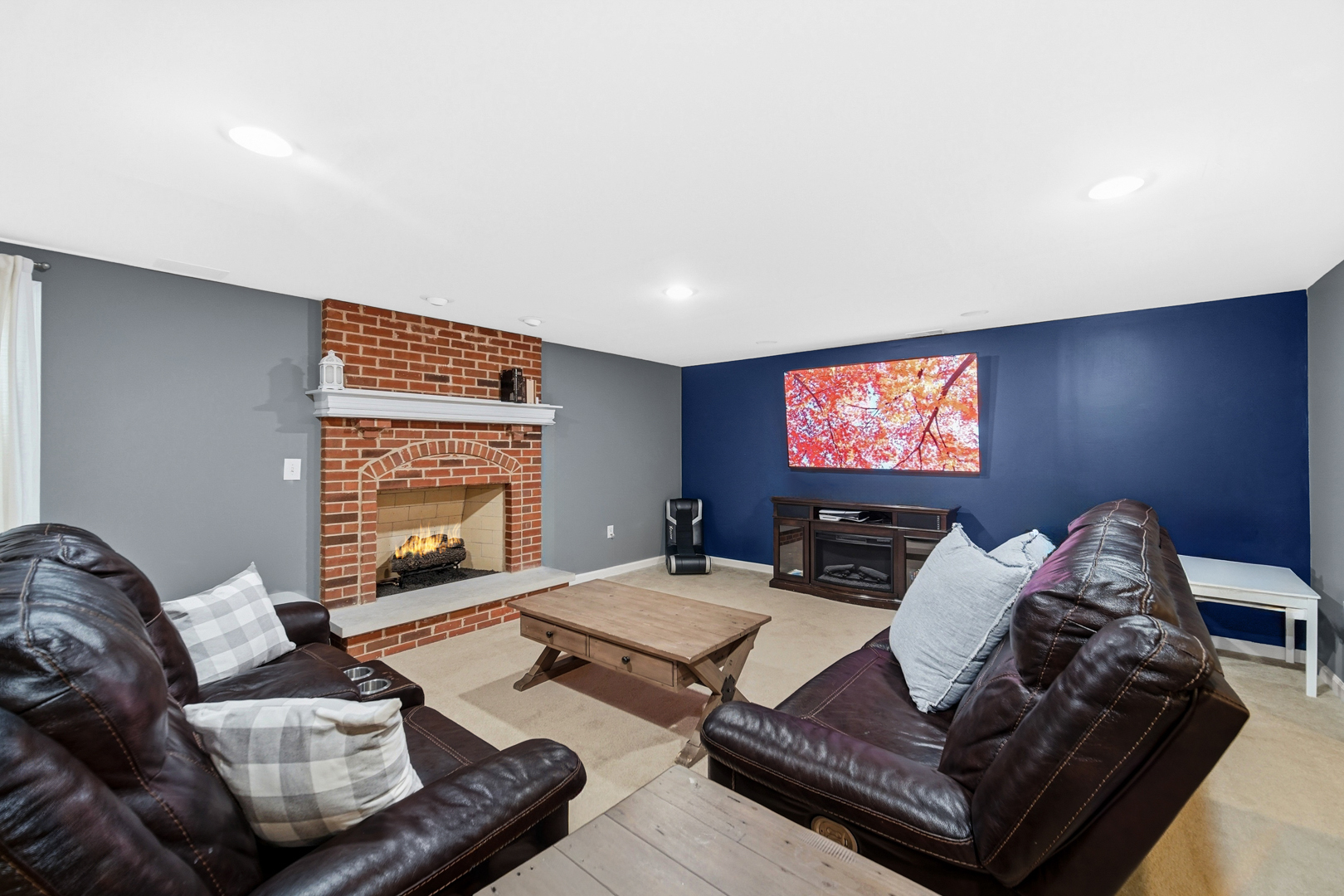 40W612 Blue Lake Circle N