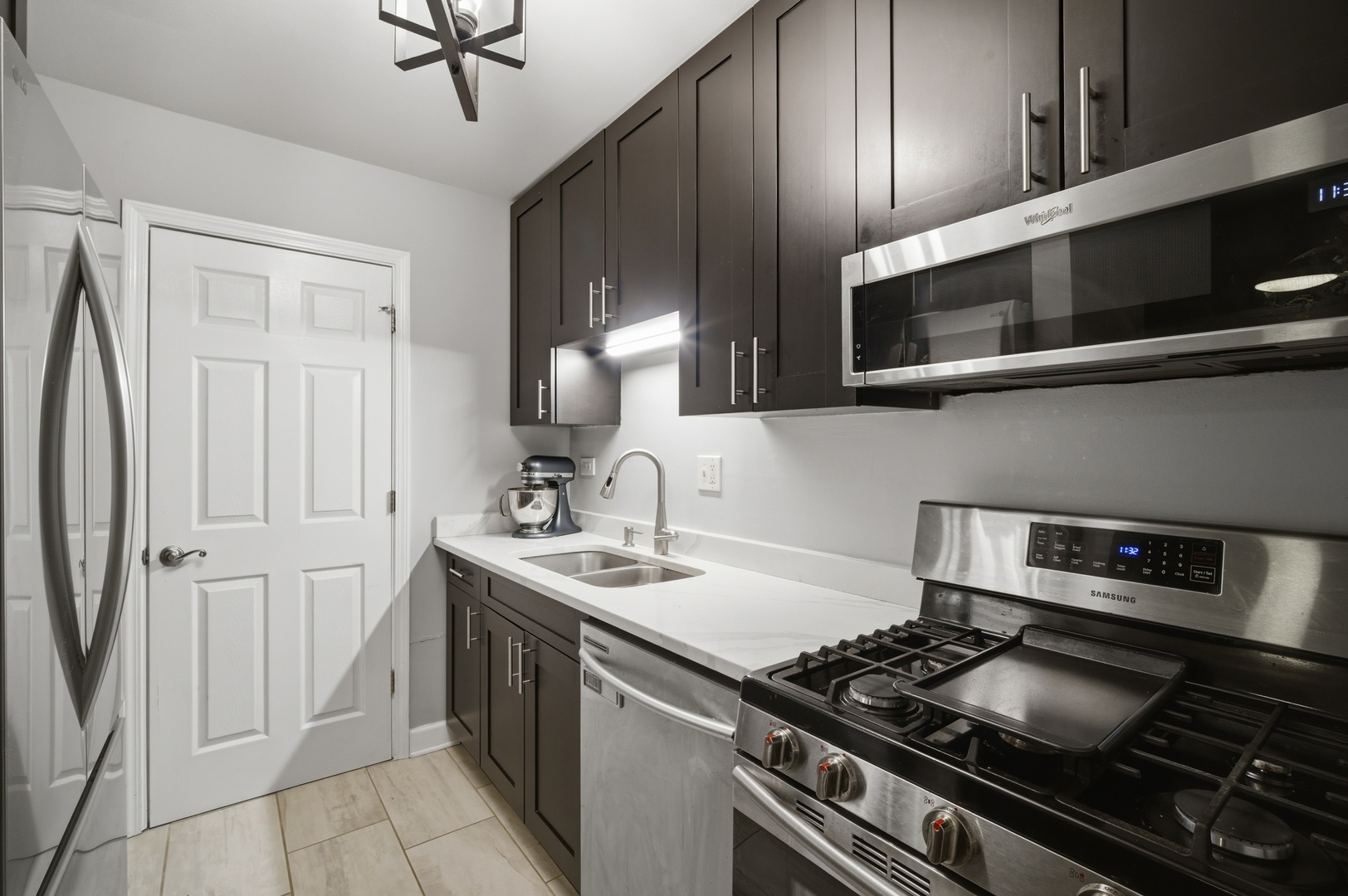 500 N Wilke Road Unit: 105
