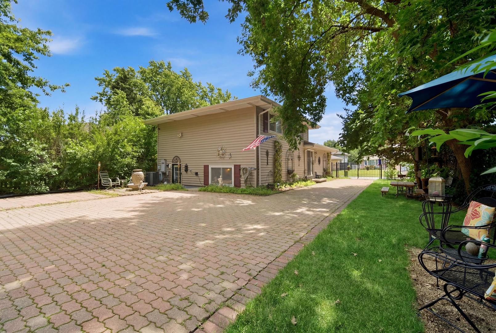 2176 N Westmoreland Drive
