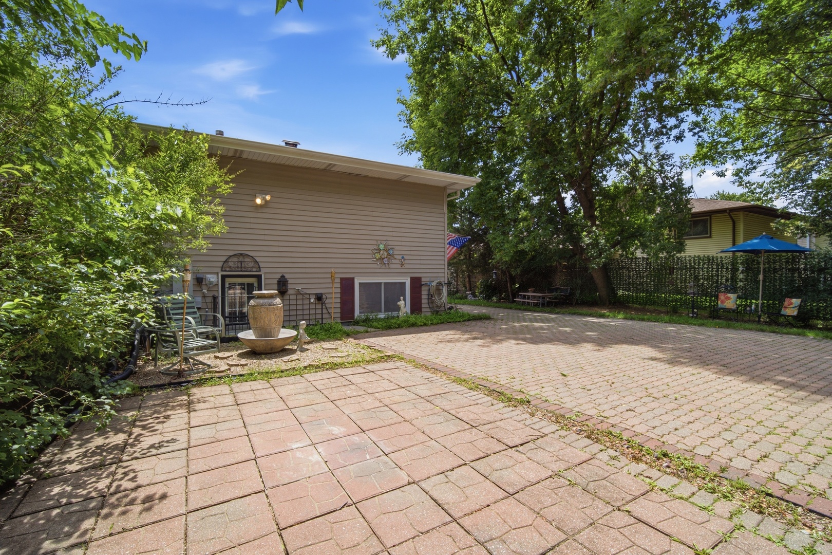 2176 N Westmoreland Drive