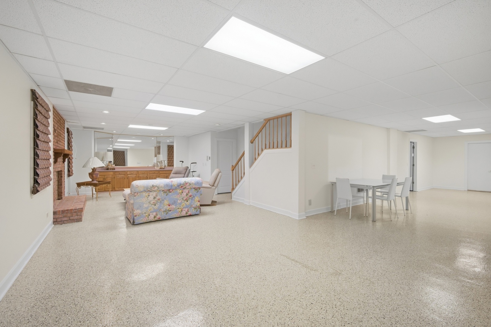 4 S Wynstone Drive