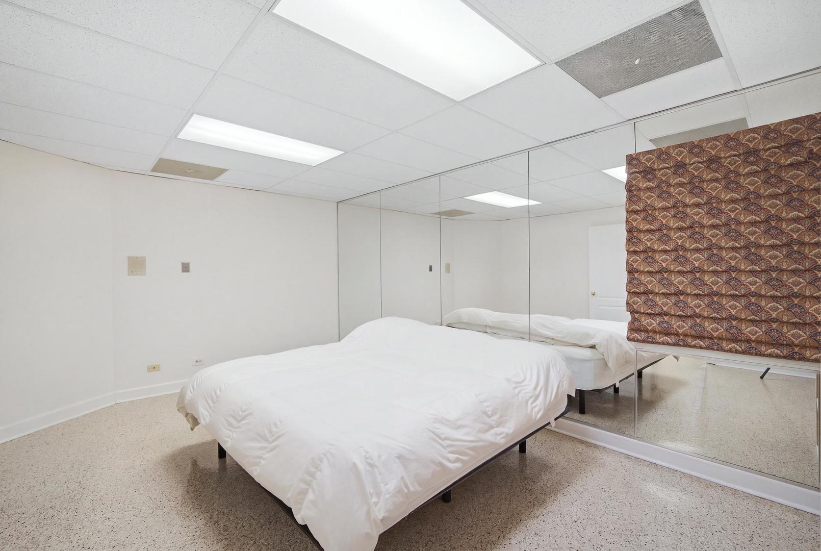4 S Wynstone Drive