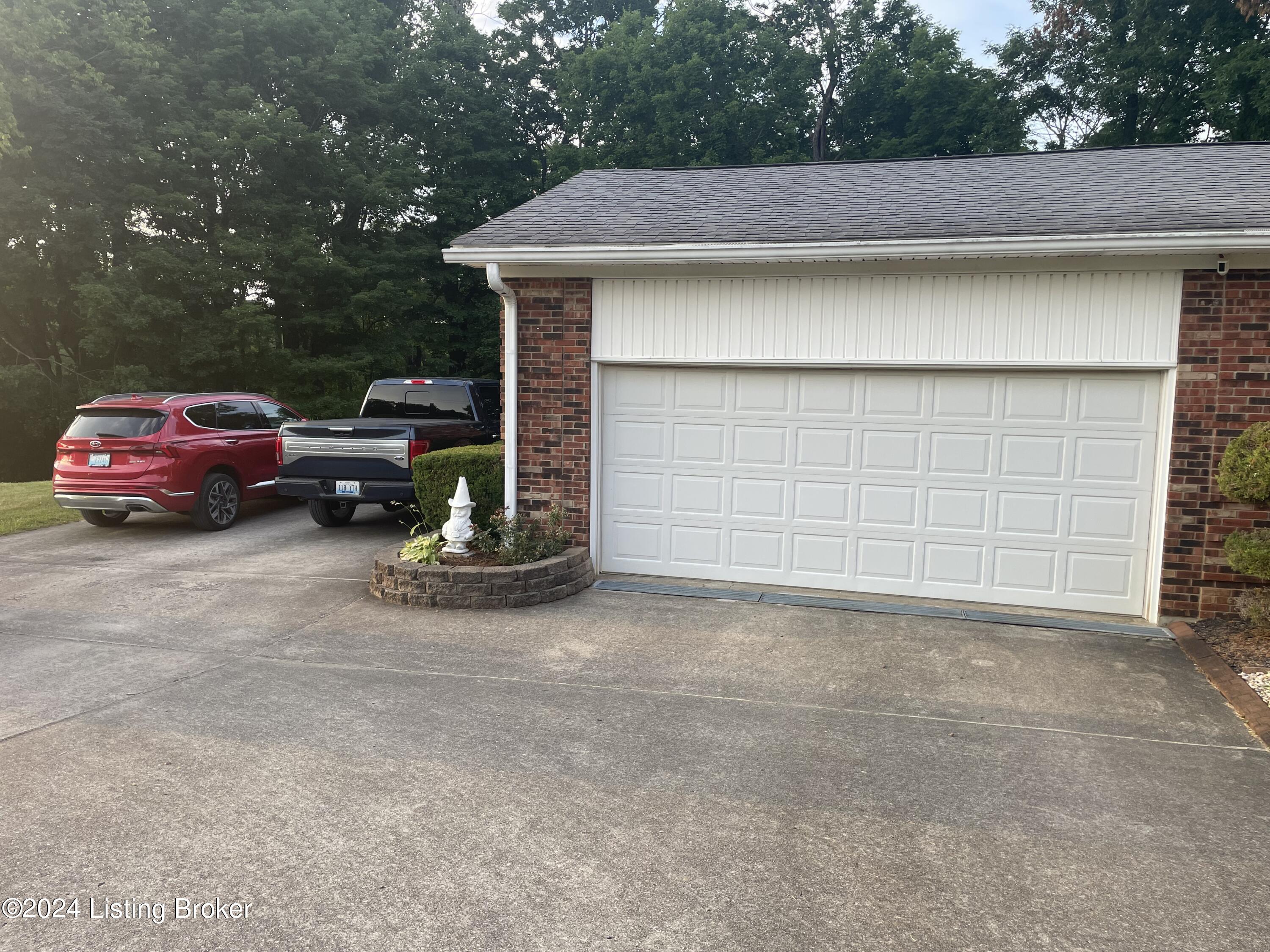 305 Cedar Creek Ln