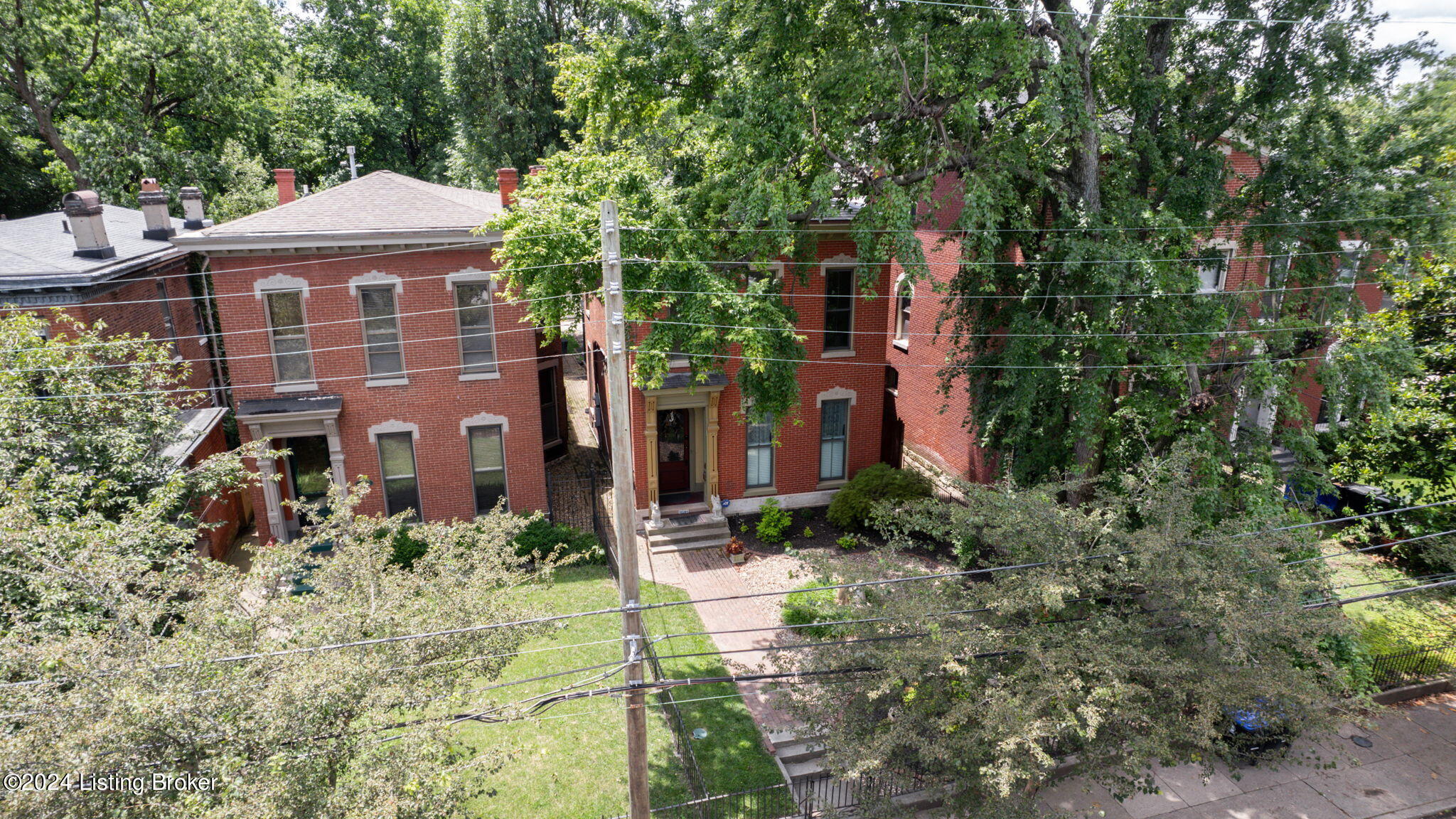 226 E Oak St