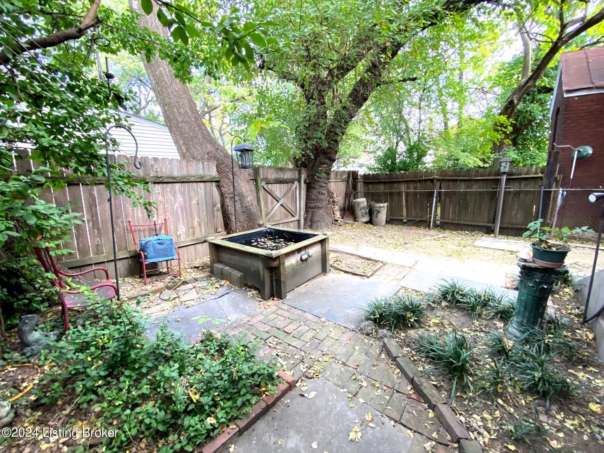 227 E Burnett Ave