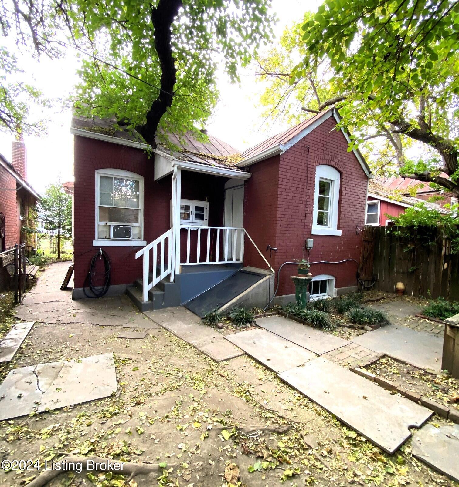 227 E Burnett Ave