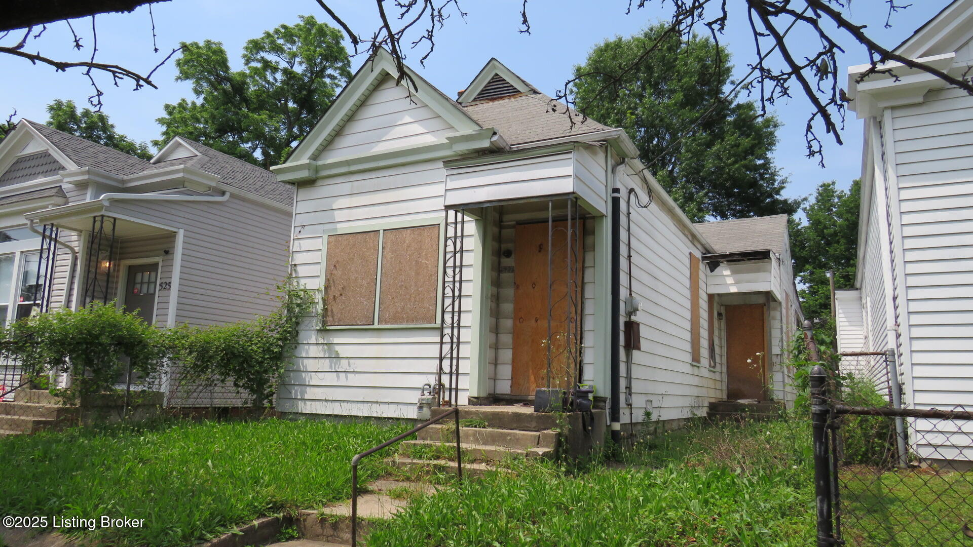 527 E Ormsby Ave