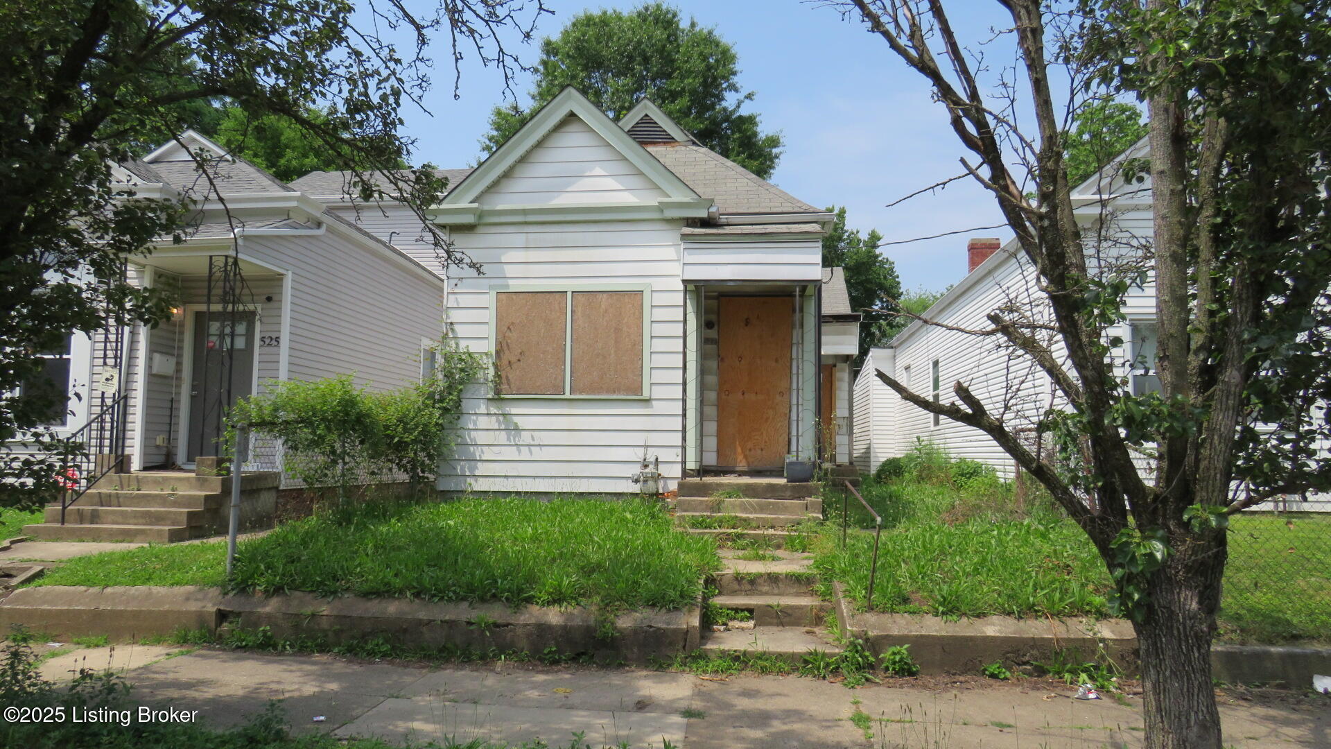 527 E Ormsby Ave