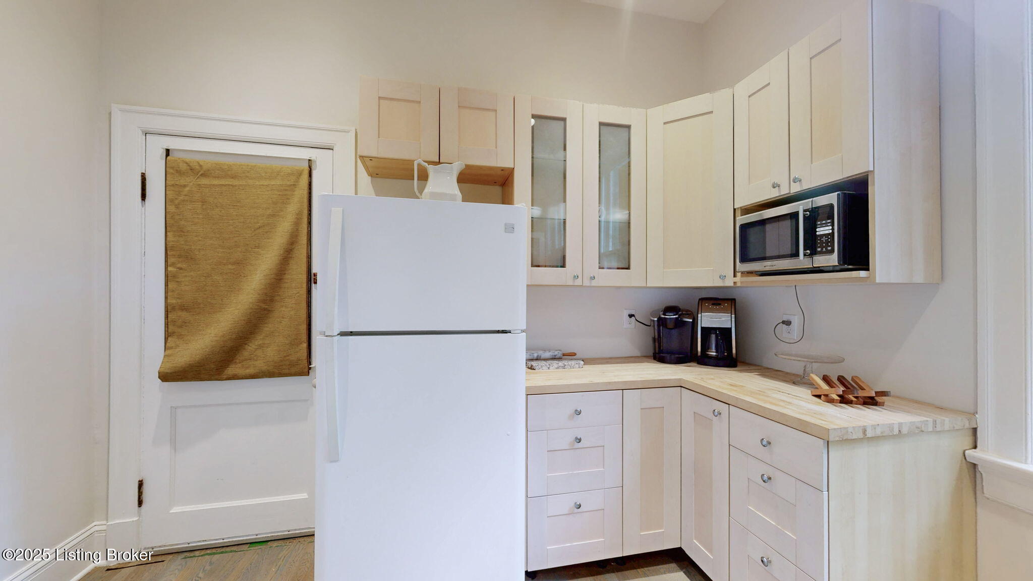 1411 Saint James Ct APT 2