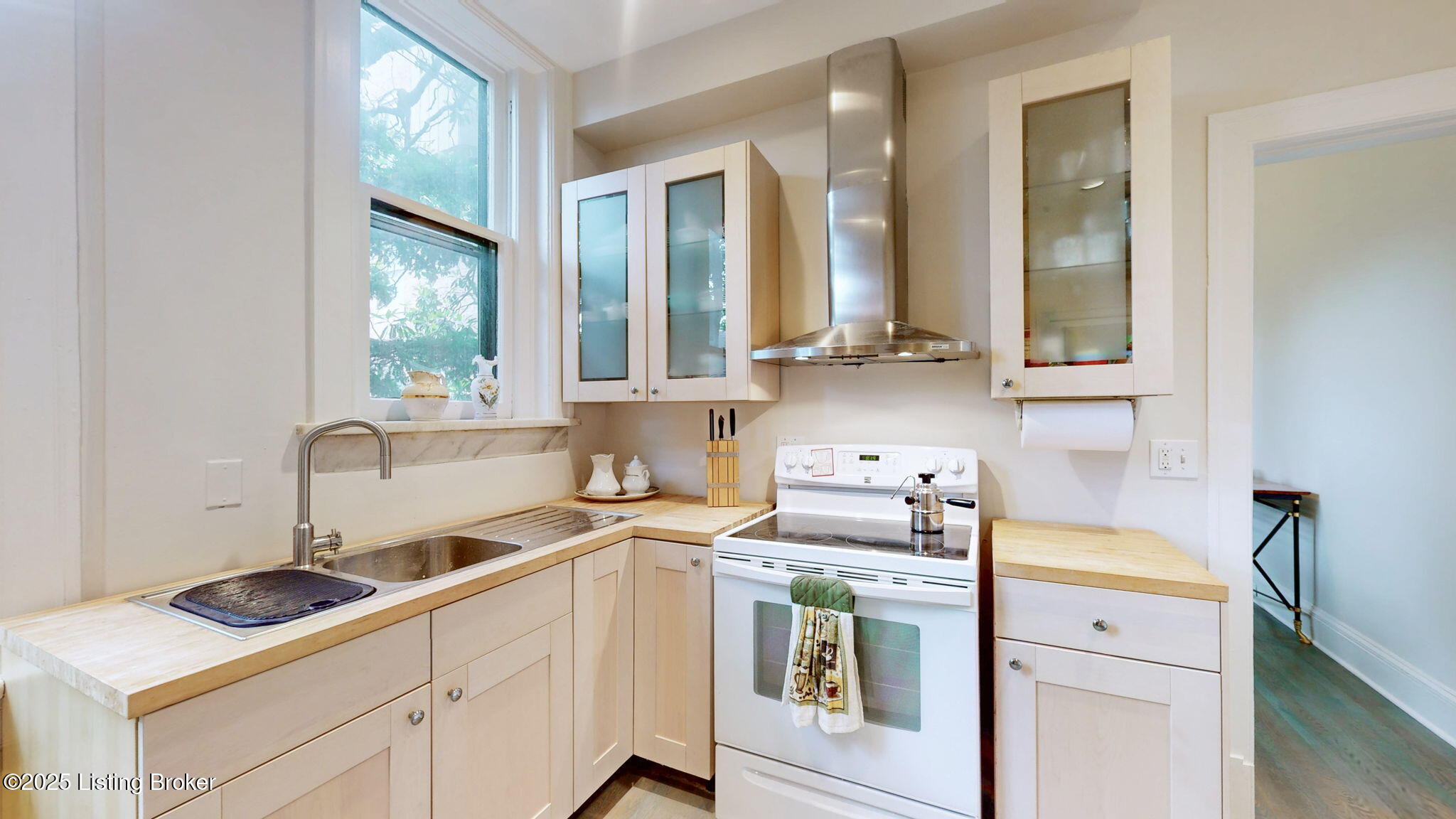 1411 Saint James Ct APT 2