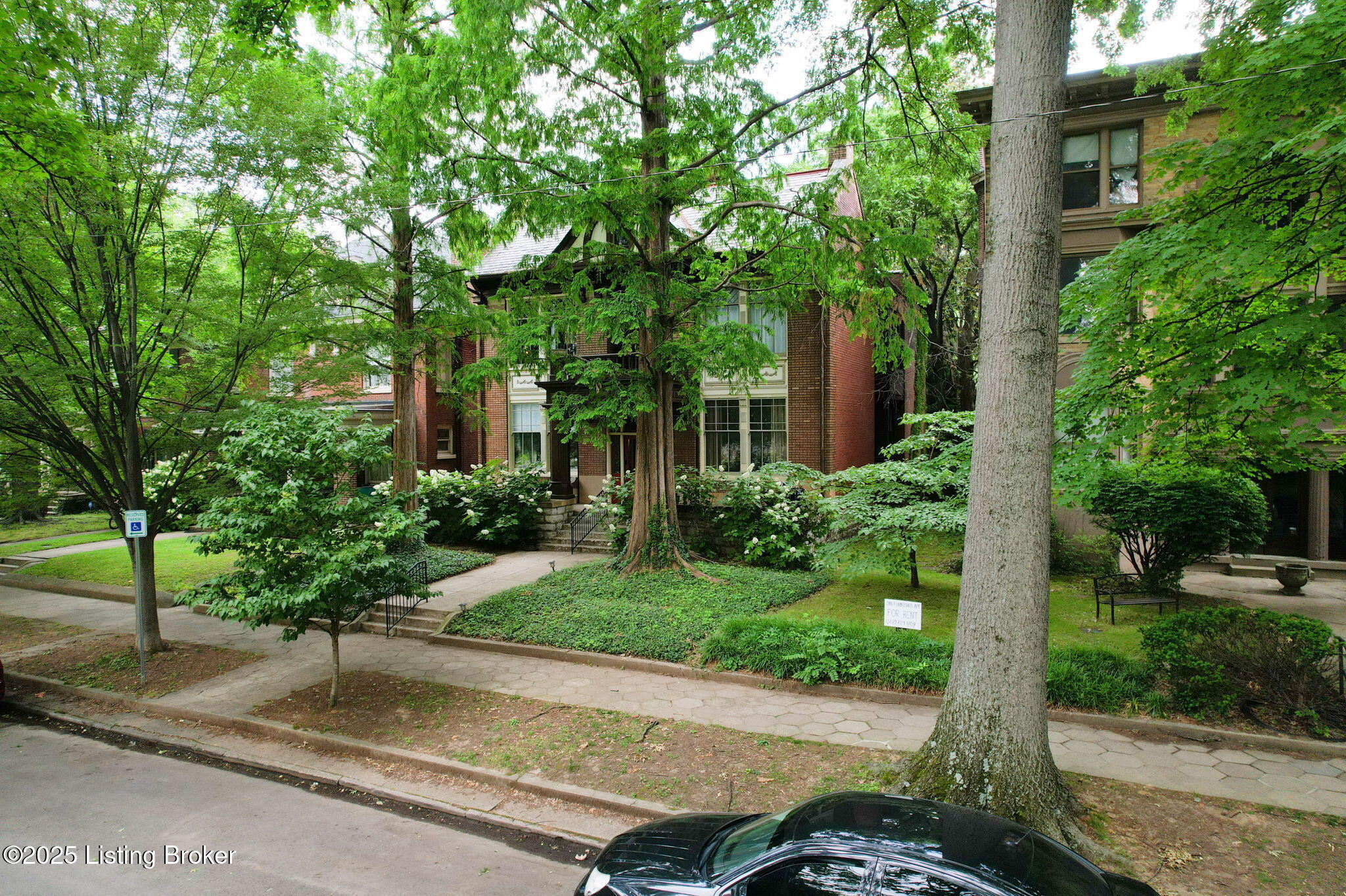 1411 Saint James Ct APT 2